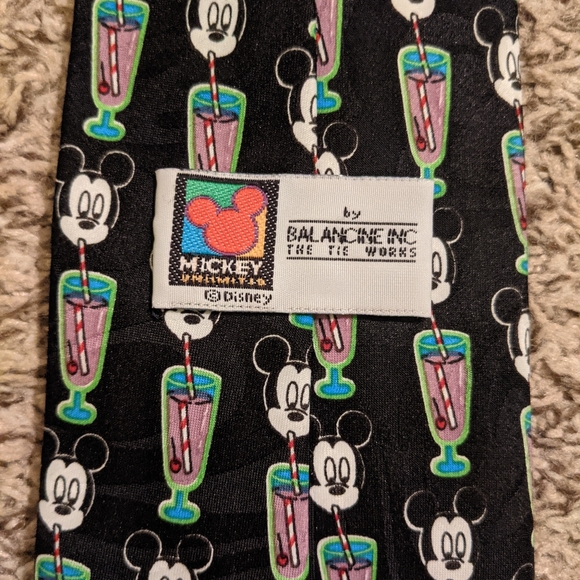 Mickey mouse tie - Picture 3 of 3